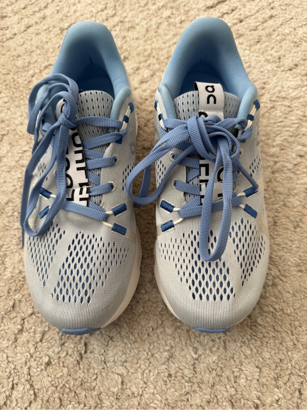 On Running Women's Cloudsurfer sneakers in the Heather/White colorway size 6 - Picture 3 of 12